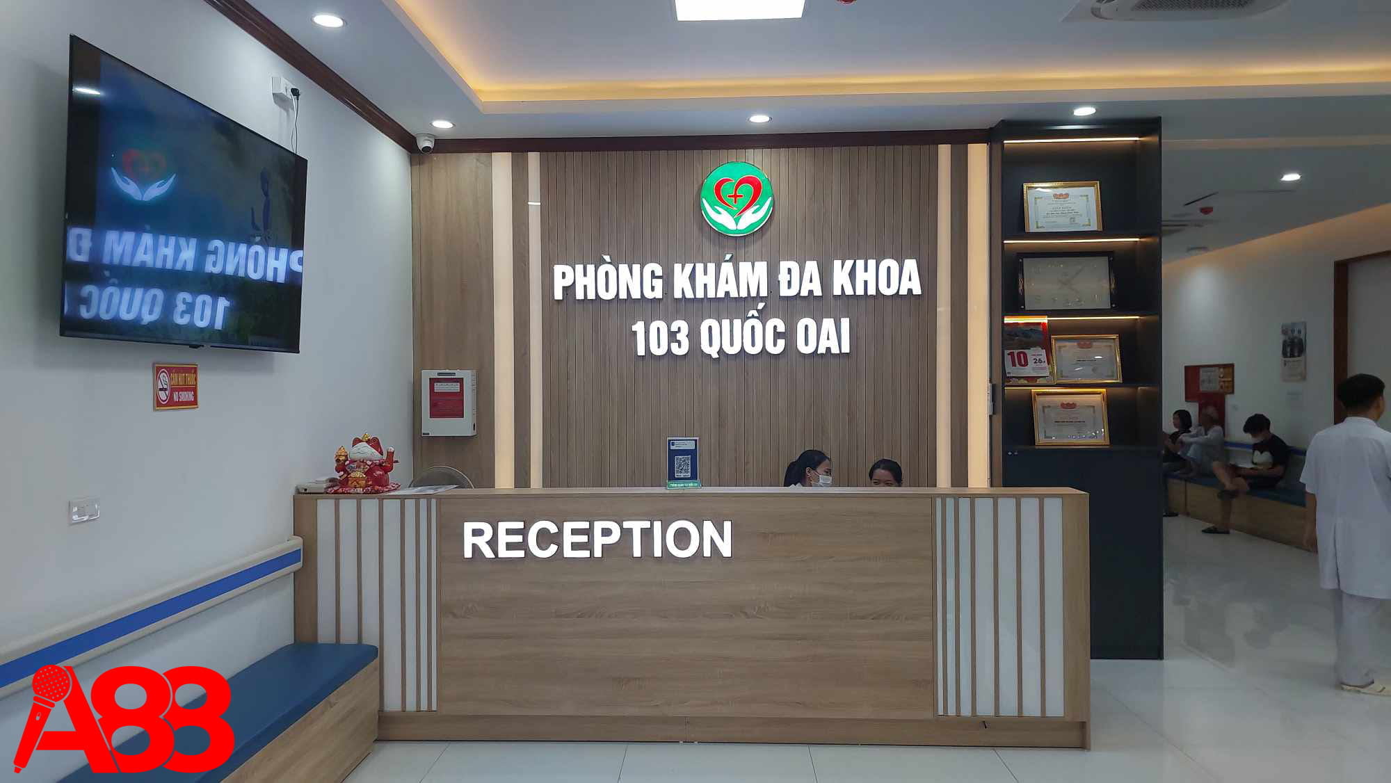 Lắp đặt hệ thống âm thanh thông báo ở quầy lễ tân