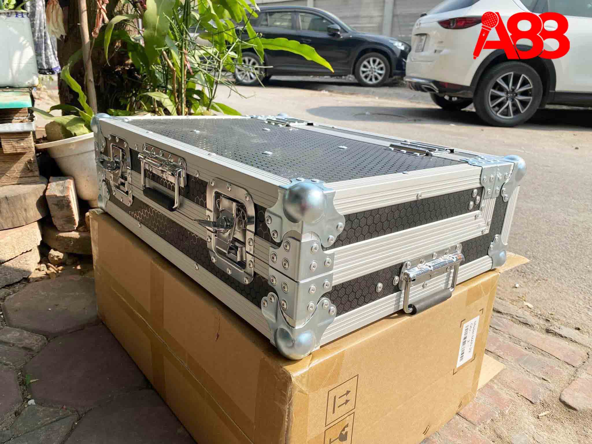 Tủ đựng đầu màn chọn bài karaoke