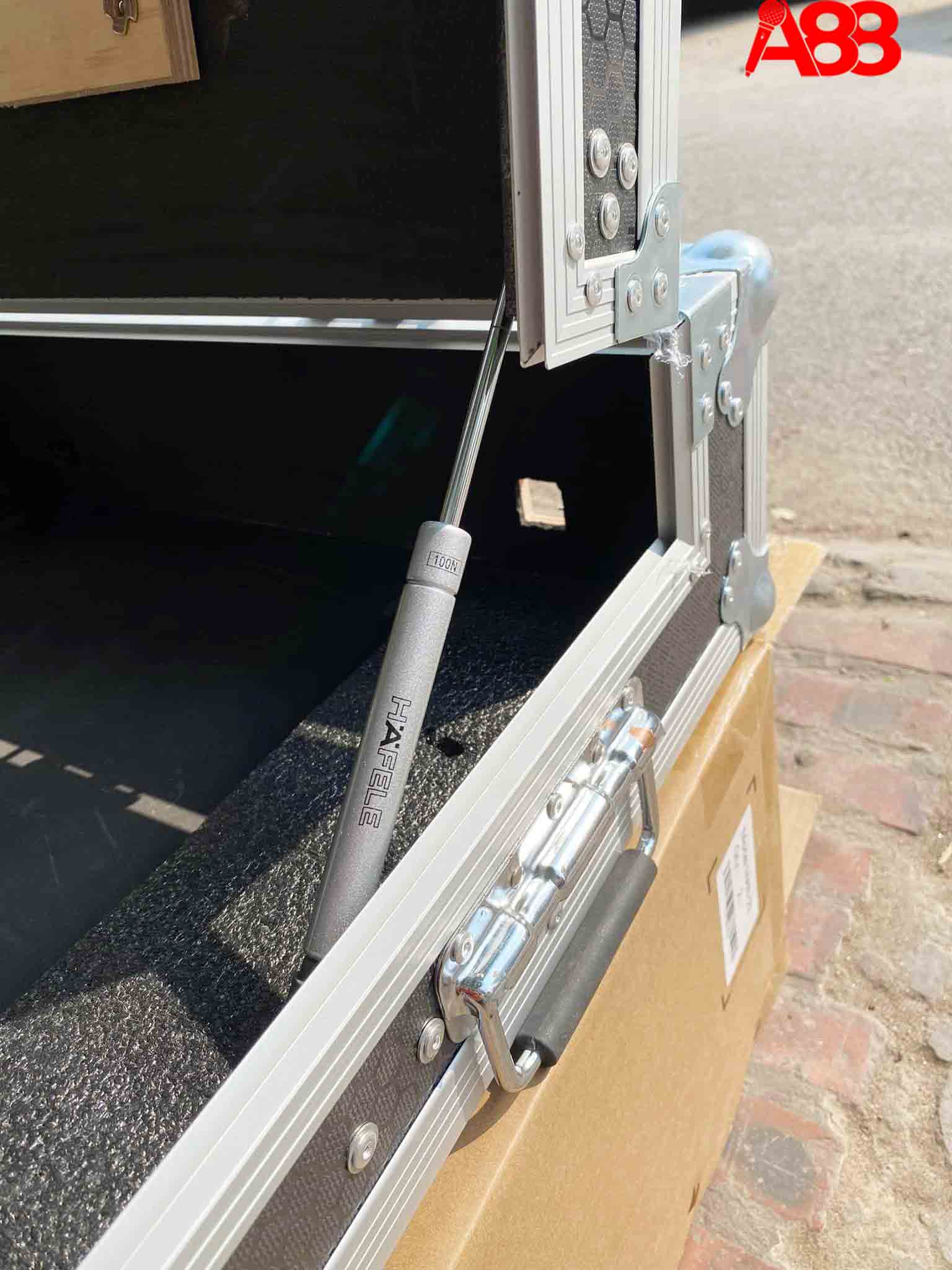 Tủ đựng đầu màn chọn bài karaoke