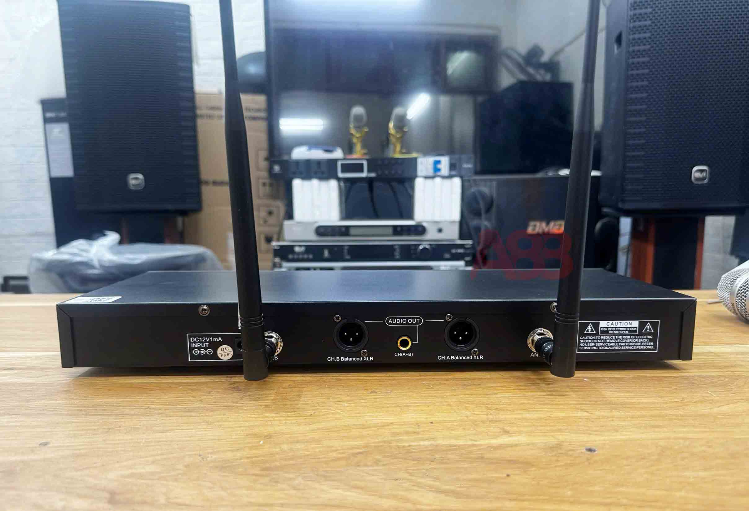 Micro không dây VietK VK-411 Pro Micro không dây VietK VK-411 Pro